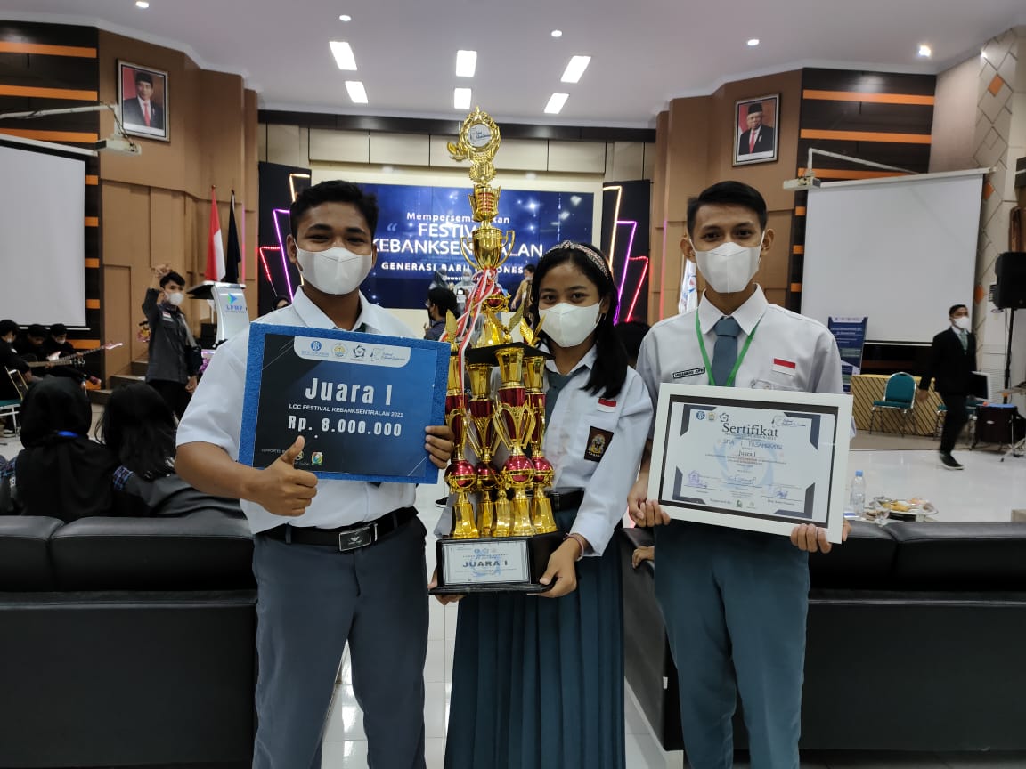 Meraih juara 1 dalam lomba cerdas cermat tingkat Kabupaten